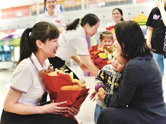 2024年5月7日《柳州晚報(bào)》——市紅十字會(huì)醫(yī)院（市眼科醫(yī)院）8名醫(yī)療隊(duì)員出征 赴老撾 送光明